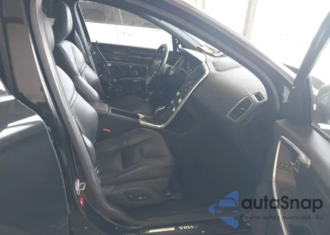 2016 Volvo Xc60 T6 Platinum z USA, uszkodzony, nr VIN YV4902RM6G2812102